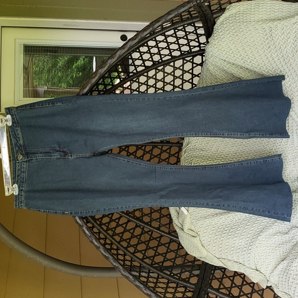 NWT High-rise flare jeans - Picture 4 of 14
